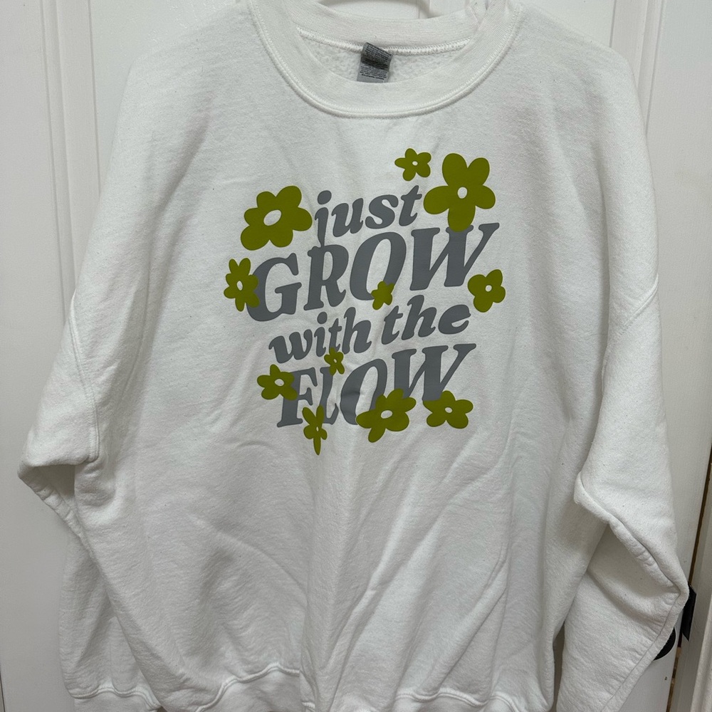 Gildan White Crewneck Sweater with Olive‎ Green Floral Graphic Womens size XL